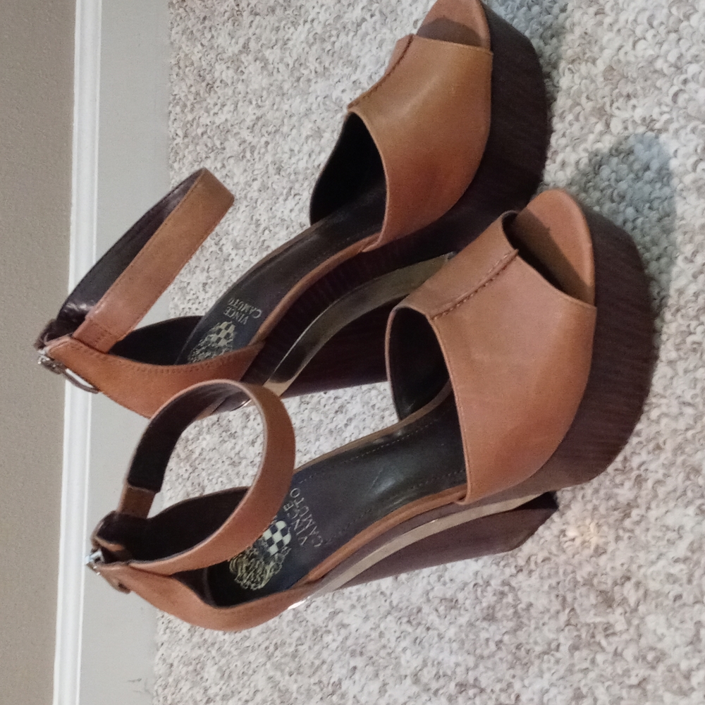 Vince Camuto Brown and Gold platform size 10